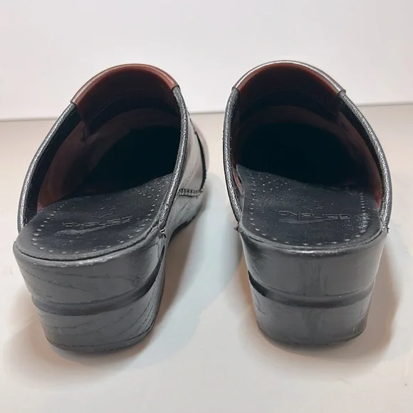 Dansko Deep Red sz 38 (8) Clogs Women’s - Picture 4 of 6